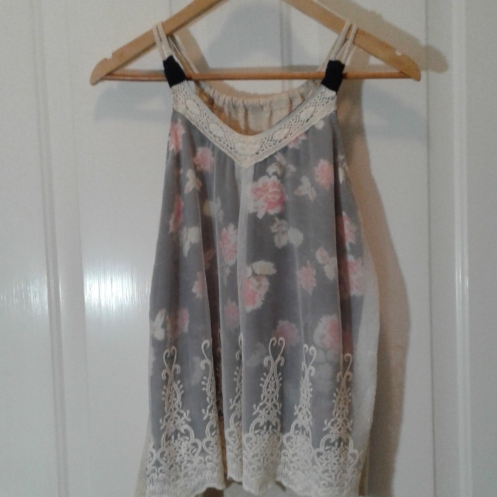 sz small cream lace over floral top